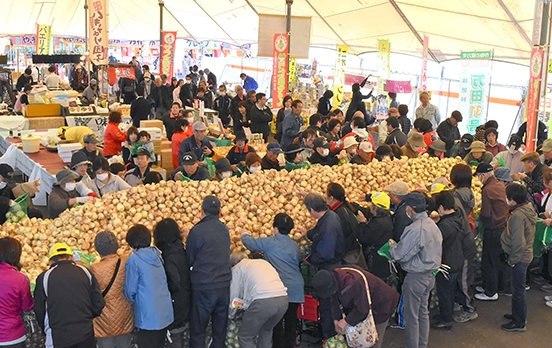 玉ねぎ詰め放題!「サラたまちゃん祭り」開催